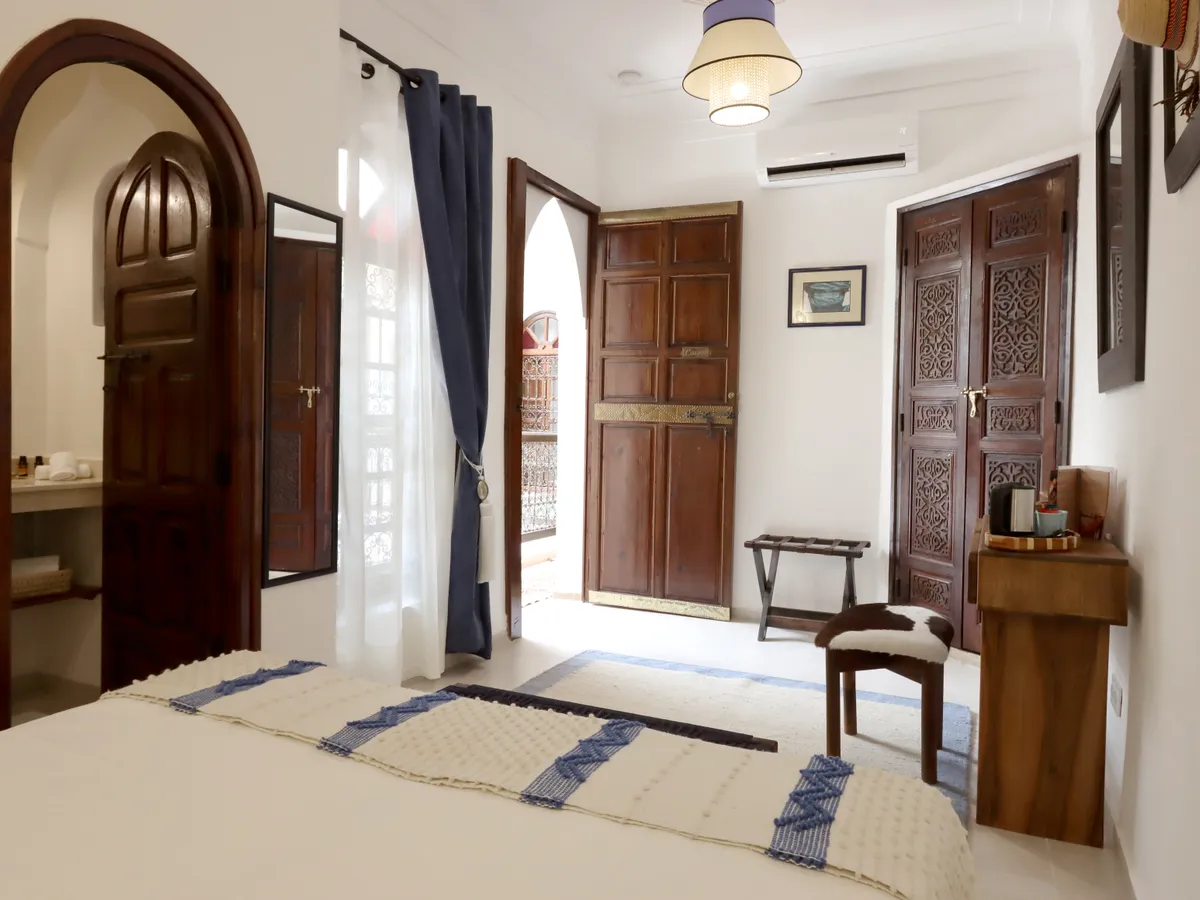 Chambre Majorelle aux touches de bleu Majorelle